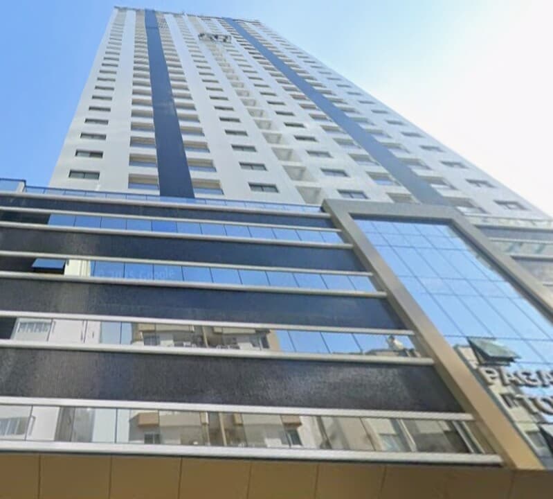 Apartamento em leilão em Balneário Camboriú - SC, bairro Centro — LOTE 002 O apartamento n. 704, do Edifício Paganini Tower, localizado na rua 901, n. 300, Centro de