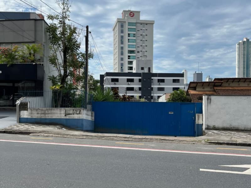 Foto 1 de 4: Terreno em leilão em Blumenau - SC, bairro Velha — LOTE 002 Terrenos na Rua João Pessoa com edificações (BLUMENAU/SC)