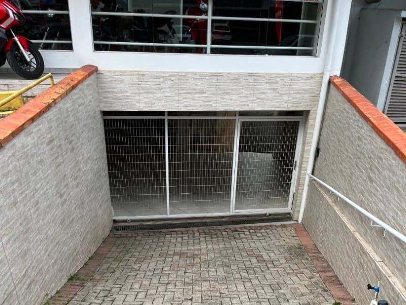Foto 2 de 2: Comercial em leilão em Blumenau - SC, bairro Velha — LOTE 001 Imóvel com edificações na rua General Osório (Blumenau/SC)