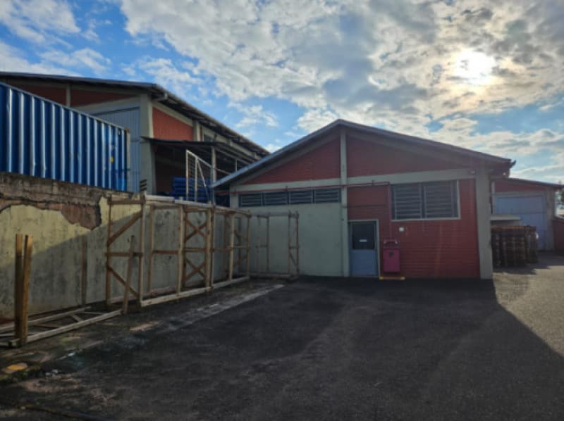 Foto 2 de 10: Comercial em leilão em Campo Bom - RS, bairro V — LOTE 001 IMÓVEL URBANO/INDUSTRIAL, com a área superficial de 52.071,98m² em CAMPO BOM/RS + Benfeitor