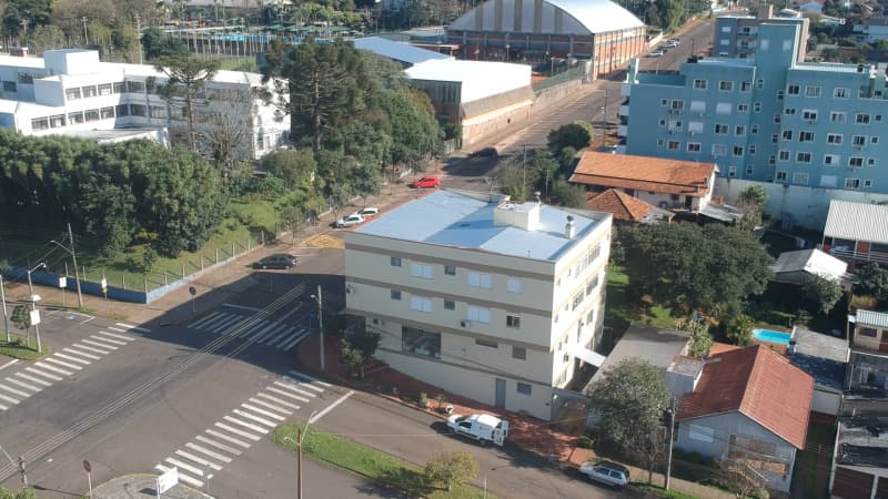 Foto 7 de 22: Comercial em leilão em Erechim - RS, bairro Centro — LOTE 001 SALA COMERCIAL DE Nº 01 (UM), no térreo, do Residencial Tonial, com a área privativa de 117