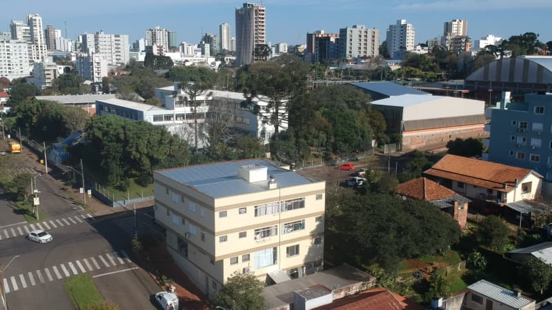 Foto 8 de 22: Comercial em leilão em Erechim - RS, bairro Centro — LOTE 001 SALA COMERCIAL DE Nº 01 (UM), no térreo, do Residencial Tonial, com a área privativa de 117