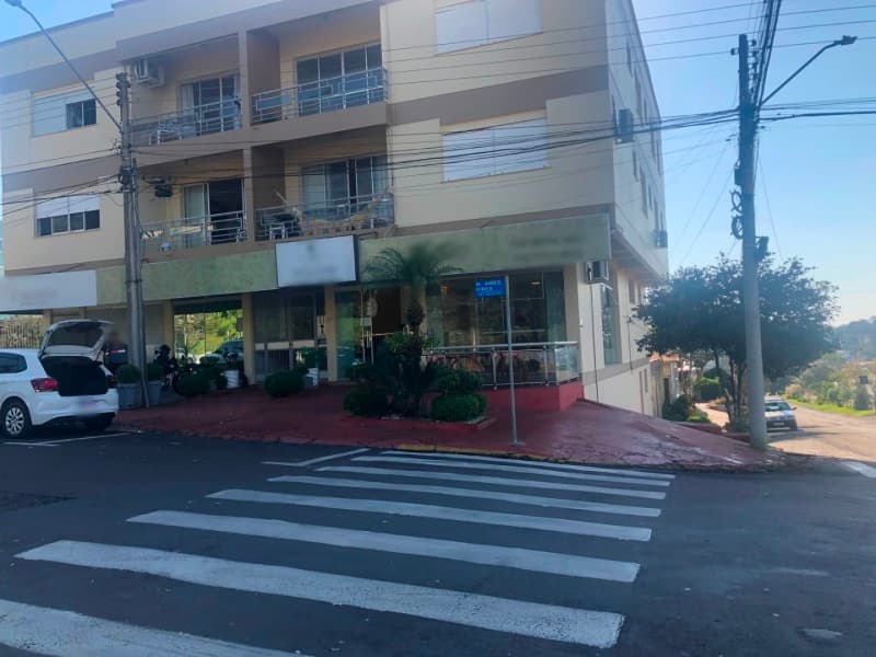 Foto 9 de 22: Comercial em leilão em Erechim - RS, bairro Centro — LOTE 001 SALA COMERCIAL DE Nº 01 (UM), no térreo, do Residencial Tonial, com a área privativa de 117