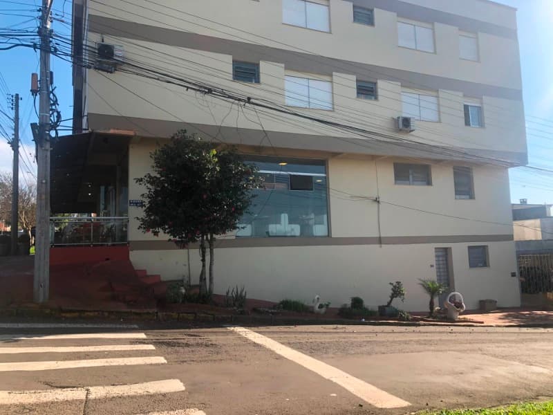 Foto 12 de 22: Comercial em leilão em Erechim - RS, bairro Centro — LOTE 001 SALA COMERCIAL DE Nº 01 (UM), no térreo, do Residencial Tonial, com a área privativa de 117