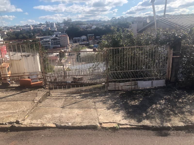 Foto 1 de 24: Terreno em leilão em Erechim - RS, bairro São Cristóvão — LOTE 006 LOTE URBANO Nº 07, de Parte do Setor “C”, da Vila Operária, com área de 703,28m², em ERECHI