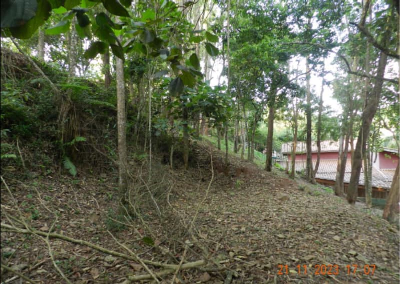 Terreno em leilão em Cotia - SP — LOTE 001 Terreno em no Lot. Granja Caiapiá em Cotia/SP