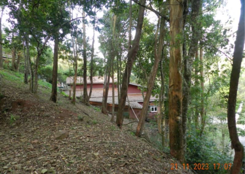 Foto 1 de 5: Terreno em leilão em Cotia - SP — LOTE 001 Terreno de 920,00 m² no Lot. Granja Caiapiá em Cotia/SP