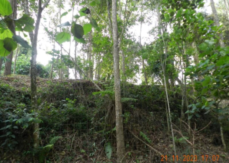 Foto 2 de 5: Terreno em leilão em Cotia - SP — LOTE 001 Terreno de 920,00 m² no Lot. Granja Caiapiá em Cotia/SP