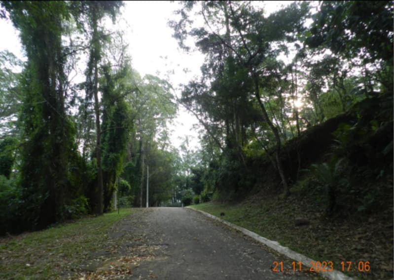 Foto 4 de 5: Terreno em leilão em Cotia - SP — LOTE 001 Terreno de 920,00 m² no Lot. Granja Caiapiá em Cotia/SP