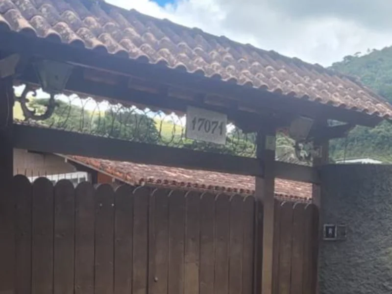 Foto 4 de 8: Casa em leilão em Petrópolis - RJ, bairro Pedro do Rio — Casa - Petrópolis - RJ