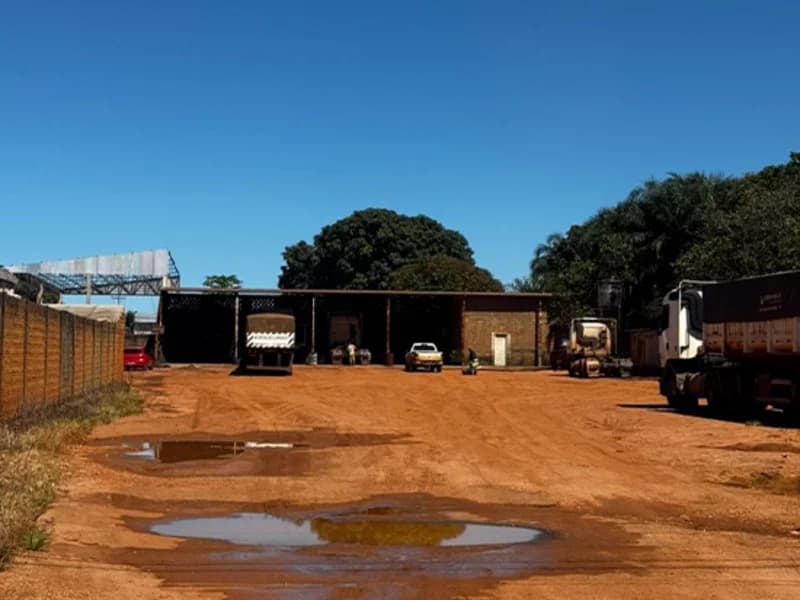 Foto 1 de 6: Comercial em leilão em Querência - MT, bairro Setor Industrial Ii — Prédio - Querência - MT