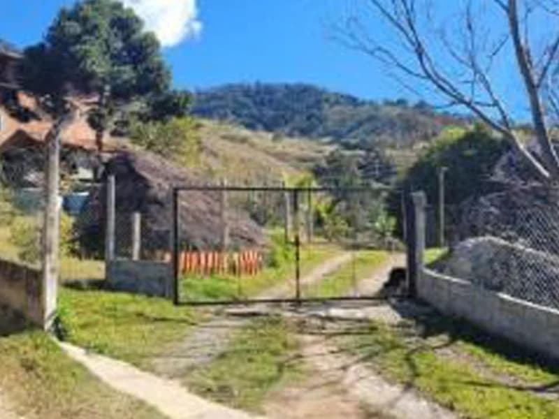 Foto 1 de 3: Terreno em leilão em Itajubá - MG, bairro Santa Cruz — Casa - Itajubá - MG