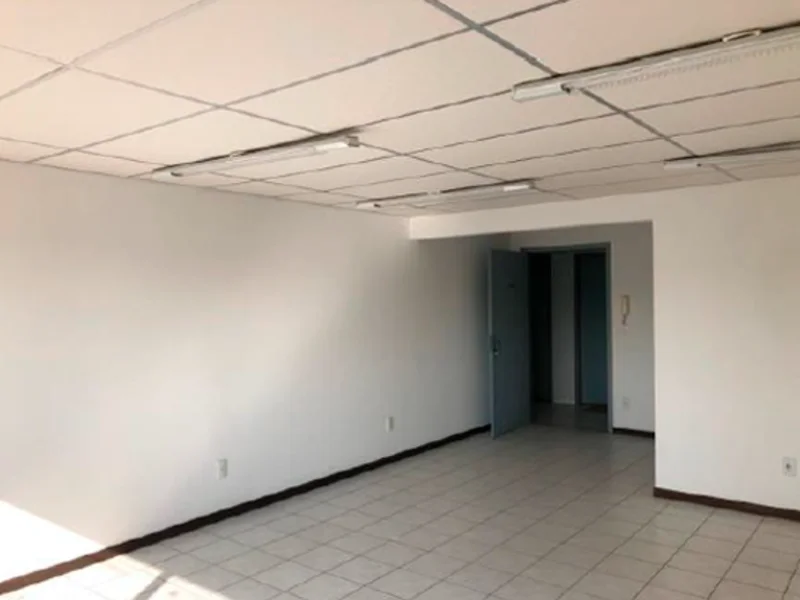 Foto 5 de 12: Comercial em leilão em Blumenau - SC, bairro Itoupava Norte — Sala - Blumenau - SC