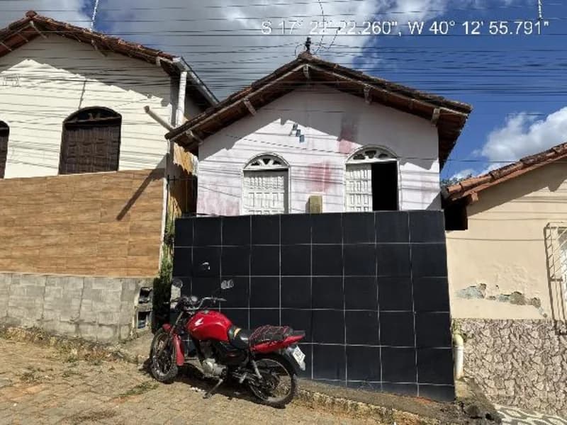 Casa em leilão em Medeiros Neto - BA, bairro Centro — Casa - Medeiros Neto - BA