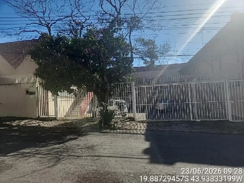 Apartamento em leilão em Belo Horizonte - MG — Apartamento - Belo Horizonte - MG