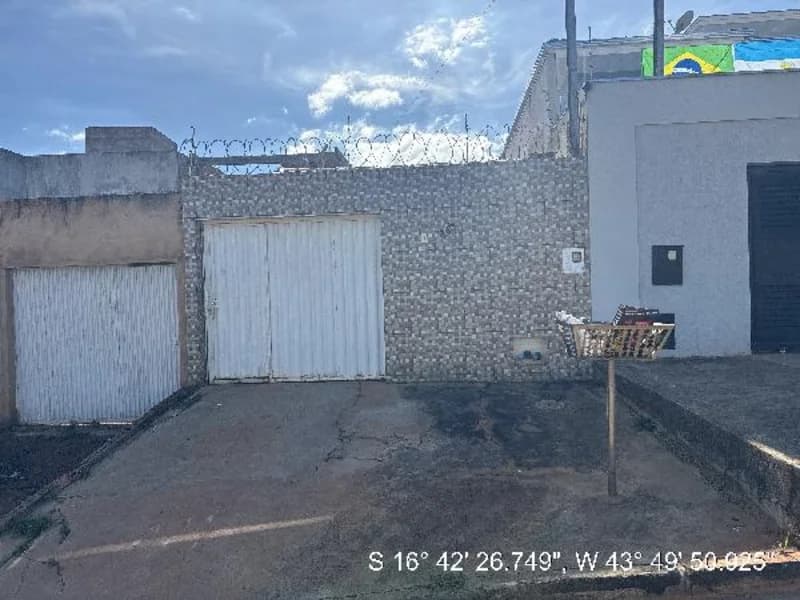 Casa em leilão em Guarujá - SP — Casa - Montes Claros - MG