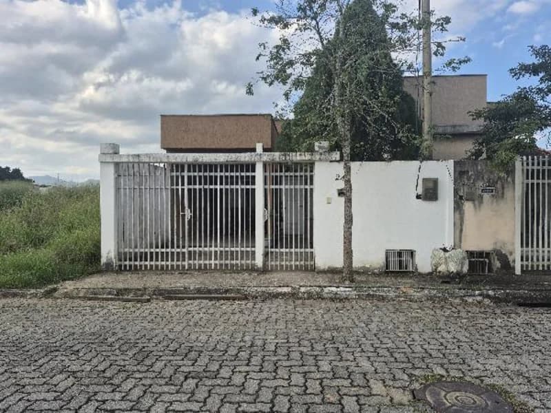 Casa em leilão em Porto Real - RJ, bairro Centro — Casa - Porto Real - RJ