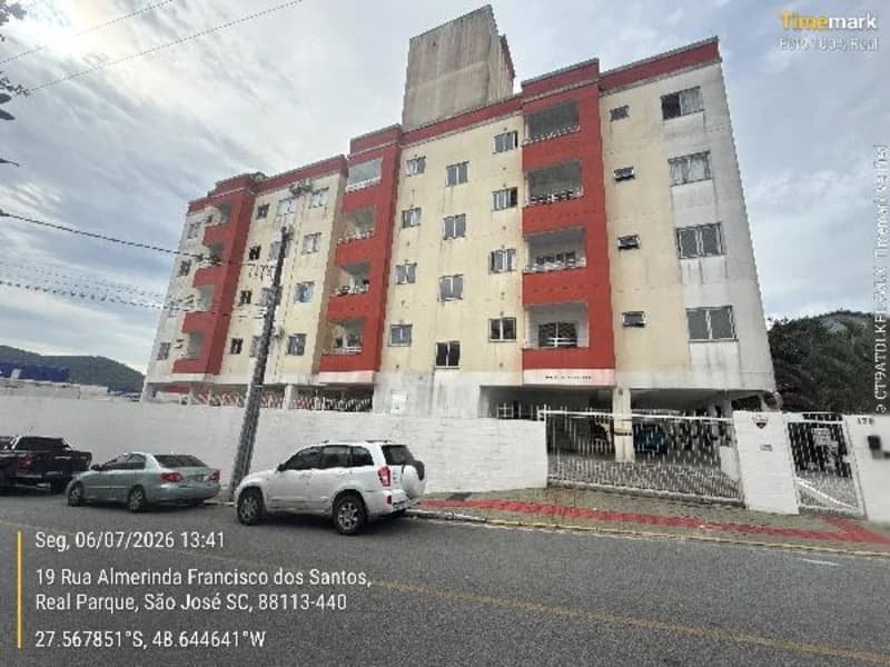 Apartamento em leilão em São José - SC — Apartamento - São José - SC