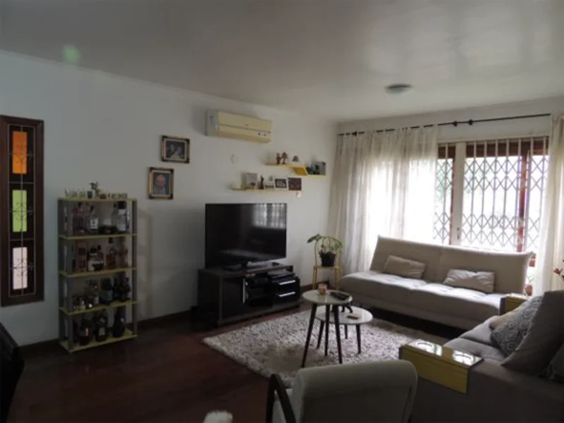 Foto 1 de 17: Casa em leilão em Porto Alegre - RS, bairro Jardim Itu — Casa - Porto Alegre - RS