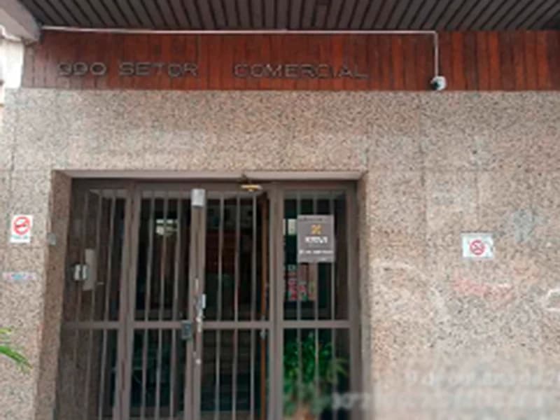 Foto 1 de 16: Comercial em leilão em Porto Alegre - RS, bairro Centro Histórico — Sala - Porto Alegre - RS