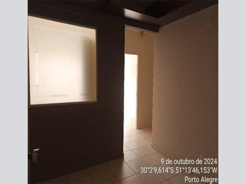 Foto 13 de 16: Comercial em leilão em Porto Alegre - RS, bairro Centro Histórico — Sala - Porto Alegre - RS