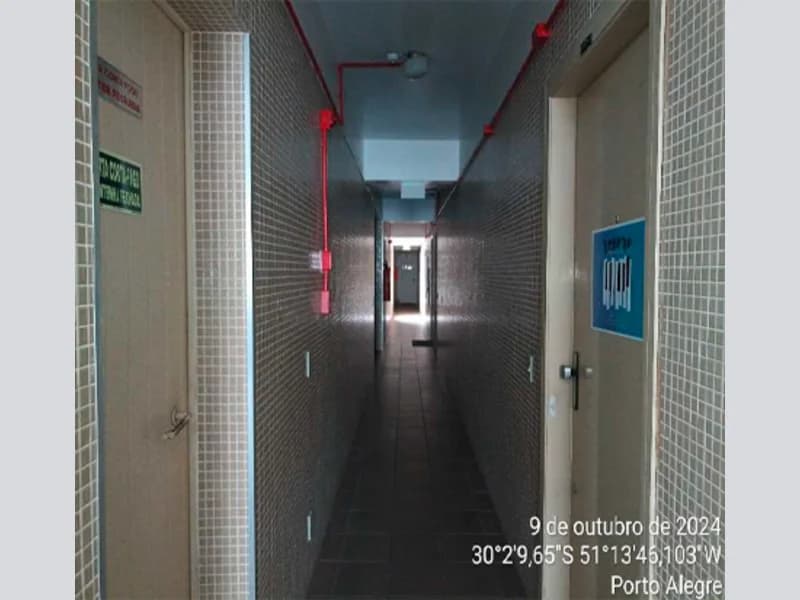 Foto 12 de 16: Comercial em leilão em Porto Alegre - RS, bairro Centro Histórico — Sala - Porto Alegre - RS