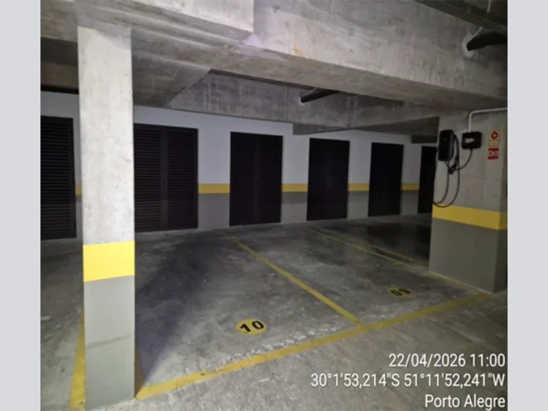 Foto 1 de 15: Apartamento em leilão em Porto Alegre - RS, bairro Rio Branco — Apartamento - Porto Alegre - RS