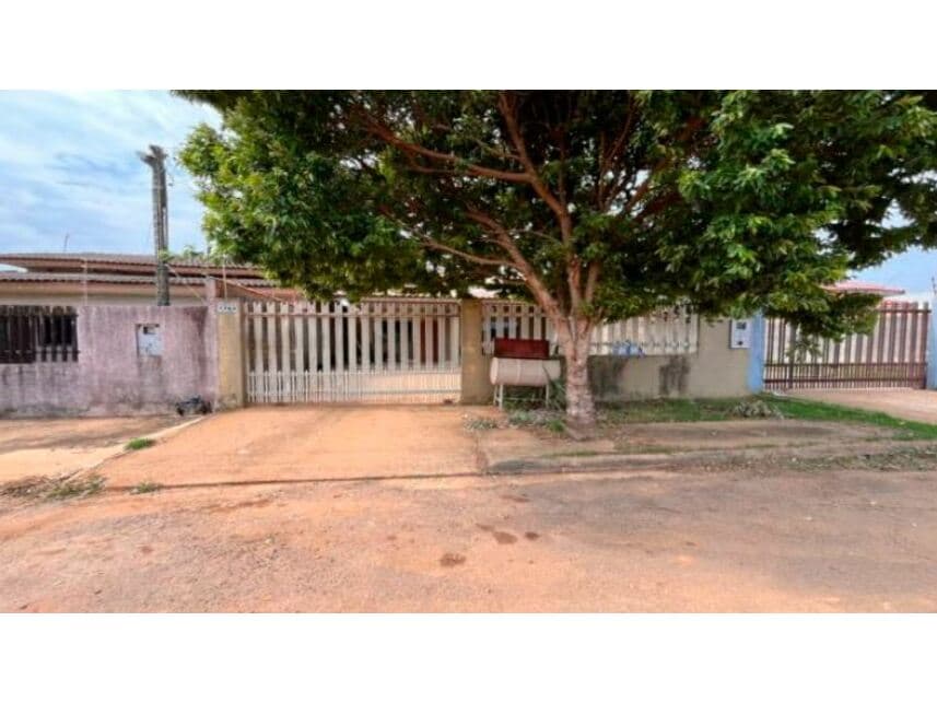 Casa em leilão em Ariquemes - RO — Casa à venda em leilão