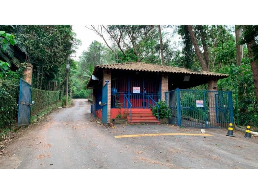 Casa em leilão em Embu Das Artes - SP — Casa à venda em leilão