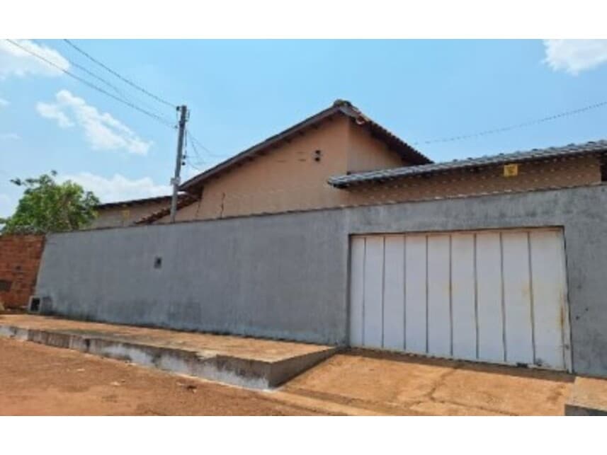 Casa em leilão em Palmeiras De Goiás - GO — Casa à venda em leilão
