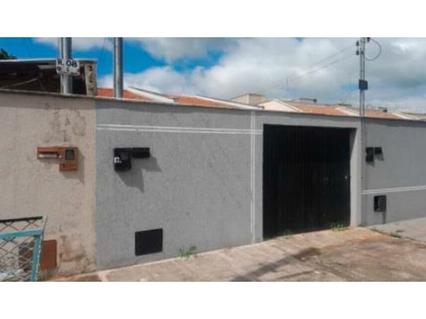 Casa em leilão em Guapó - GO — Casa à venda em leilão