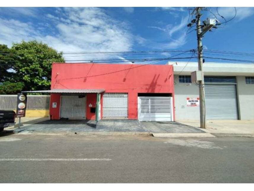 Casa em leilão em Caldas Novas - GO — Casa à venda em leilão