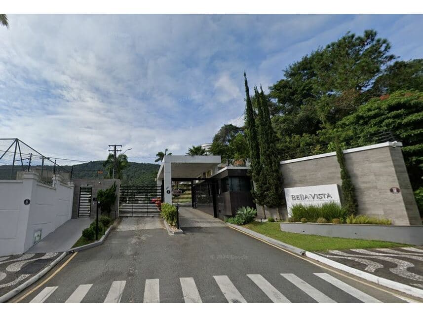 Casa em leilão em Balneário Camboriú - SC — Casa à venda em leilão