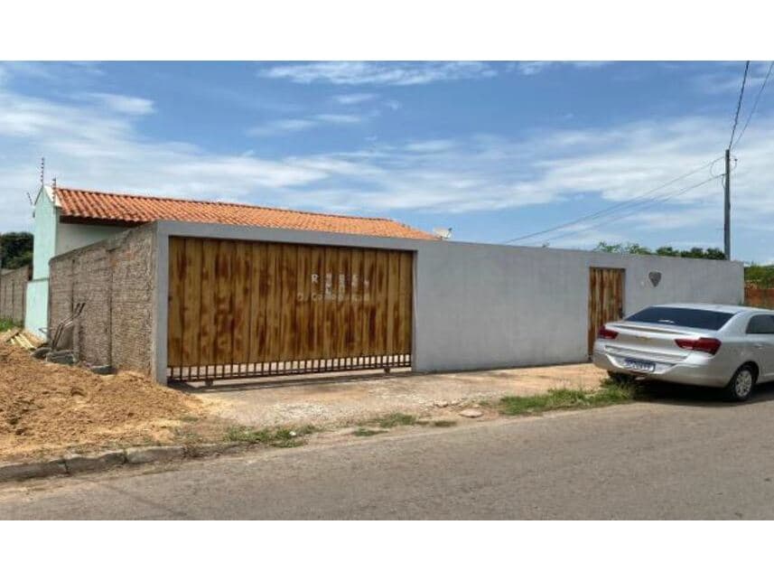 Casa em leilão em Cuiabá - MT — Casa à venda em leilão