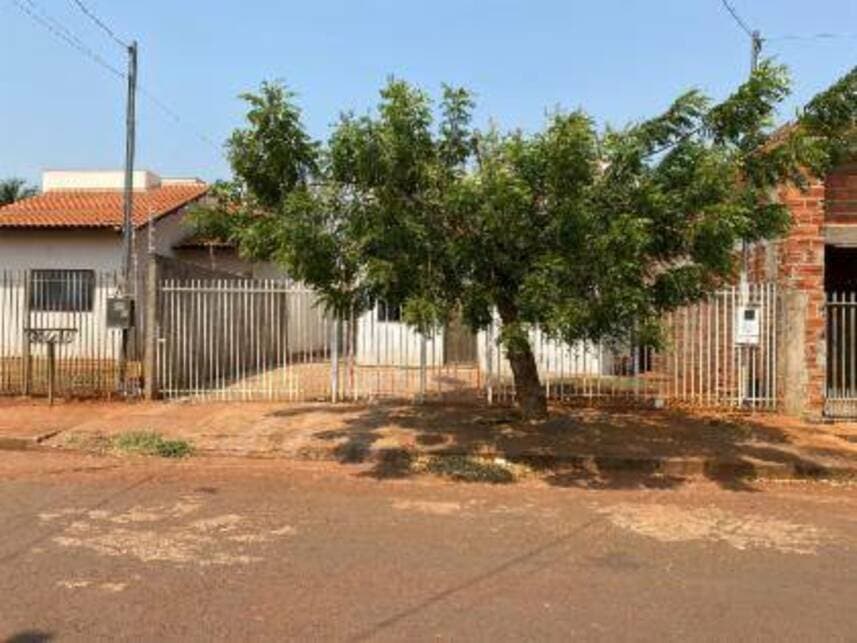 Casa em leilão em Tangará Da Serra - MT — Casa à venda em leilão