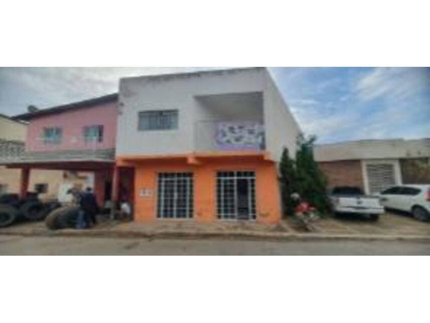 Casa em leilão em Nova Porteirinha - MG — Casa à venda em leilão