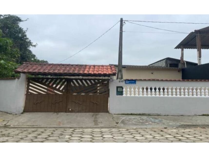 Casa em leilão em Itanhaém - SP — Casa à venda em leilão