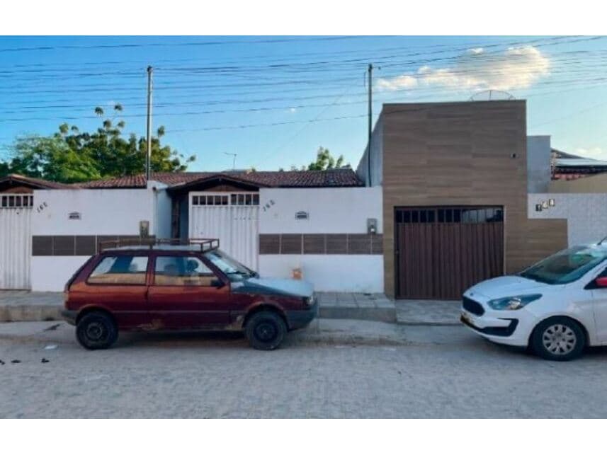 Casa em leilão em Patos - PB — Casa à venda em leilão