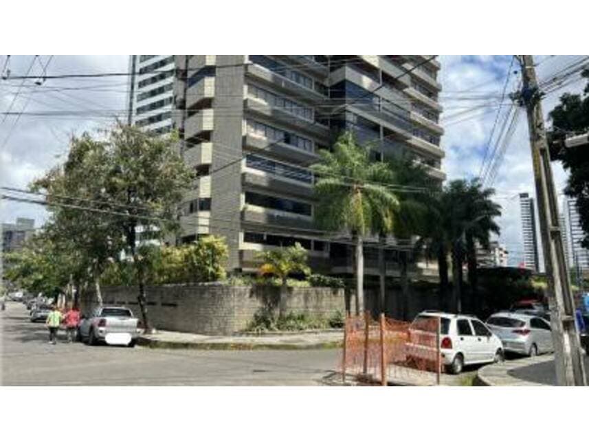 Apartamento em leilão em Recife - PE — Apartamento à venda em leilão
