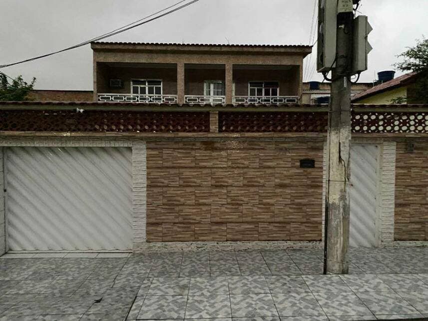 Casa em leilão em Queimados - RJ — Casa à venda em leilão