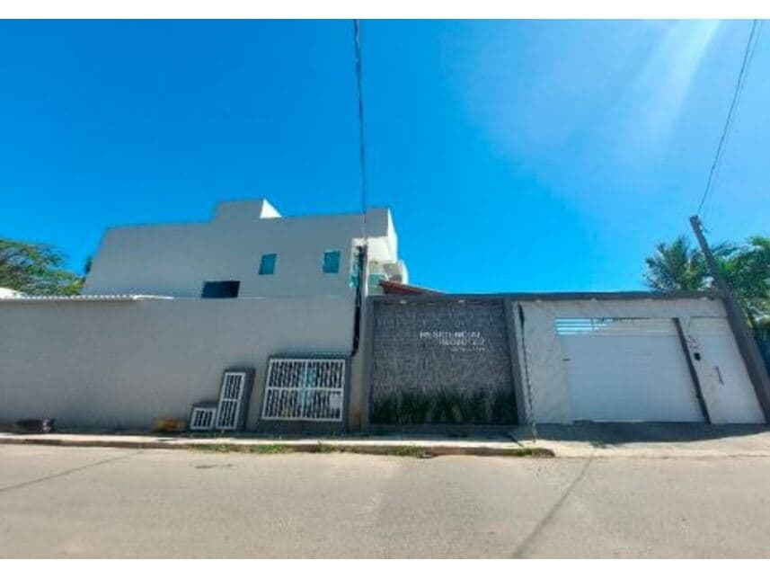 Casa em leilão em Lauro De Freitas - BA — Casa à venda em leilão