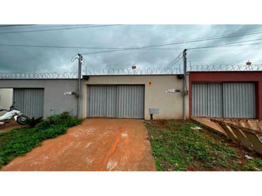 Casa em leilão em Trindade - GO — Casa à venda em leilão