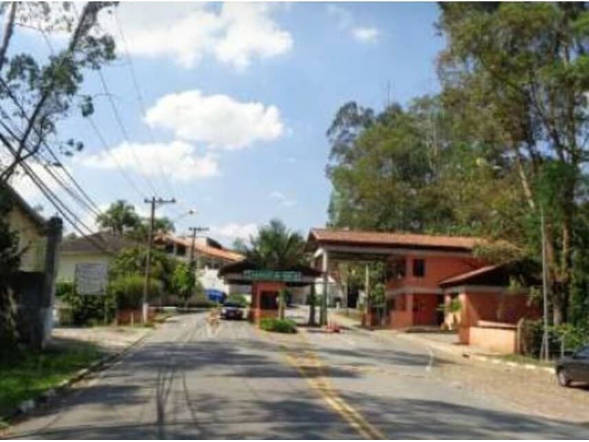 Casa em leilão em Cotia - SP — Casa à venda em leilão