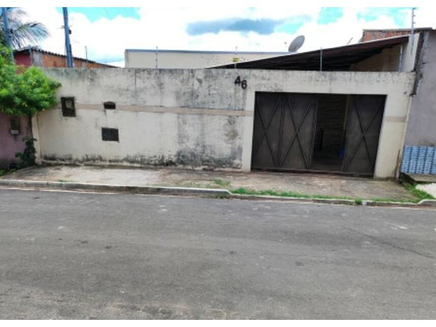 Casa em leilão em Ladário - MS — Casa à venda em leilão