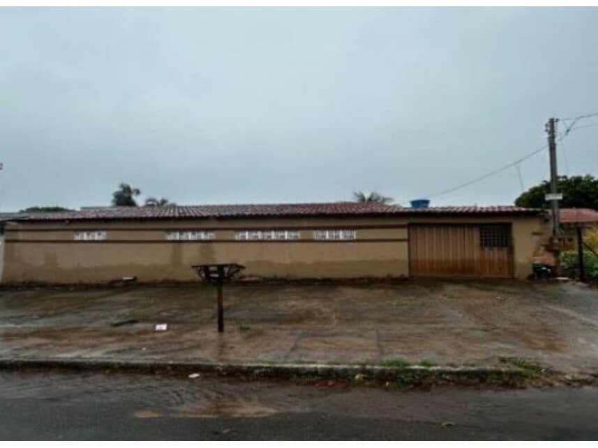 Casa em leilão em Trindade - GO — Casa à venda em leilão