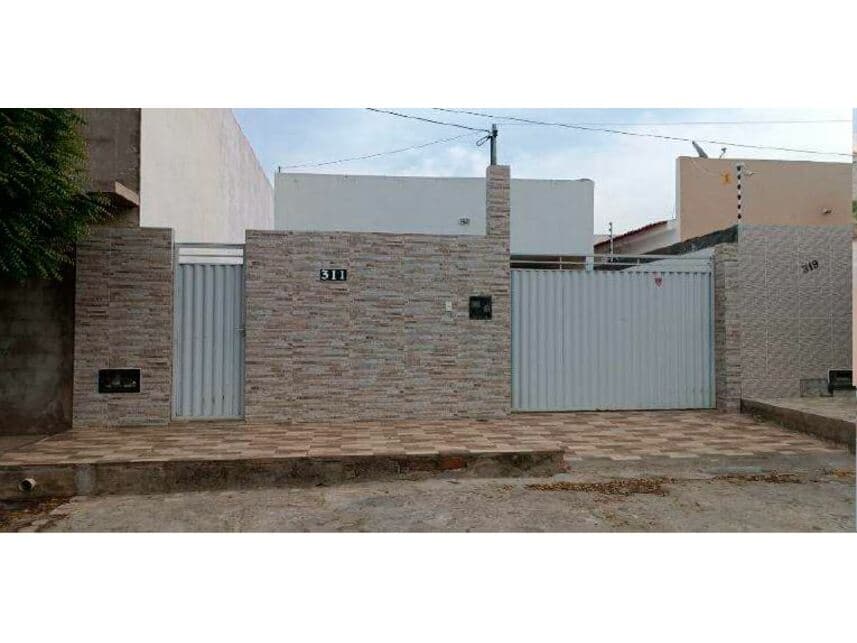 Casa em leilão em Cajazeiras - PB — Casa à venda em leilão