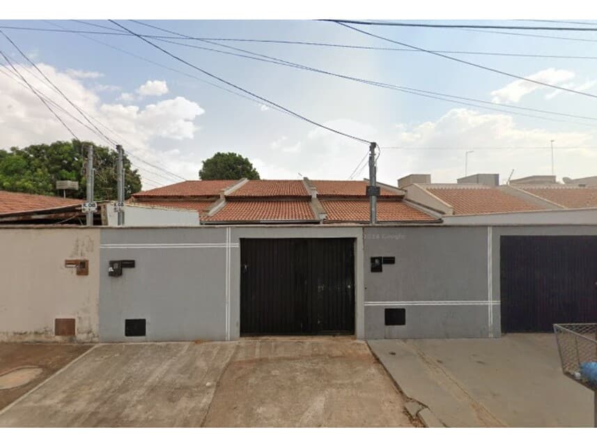 Casa em leilão em Guapó - GO — Casa à venda em leilão