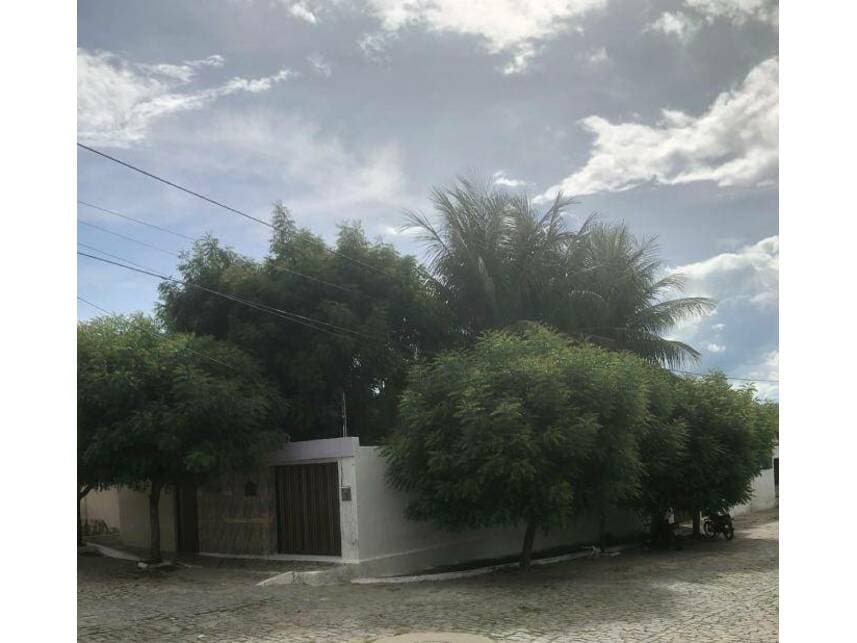 Foto 1 de 8: Casa em leilão em Senador Pompeu - CE — Casa à venda em leilão