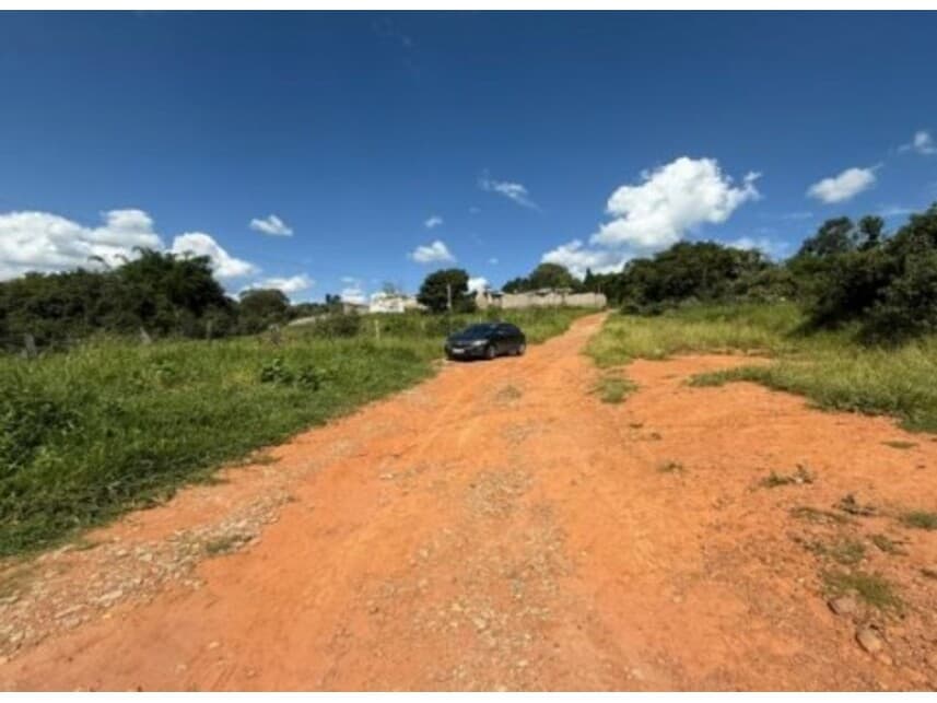 Foto 2 de 4: Casa em leilão em Bom Sucesso - MG — Casa e Galpões à venda em leilão