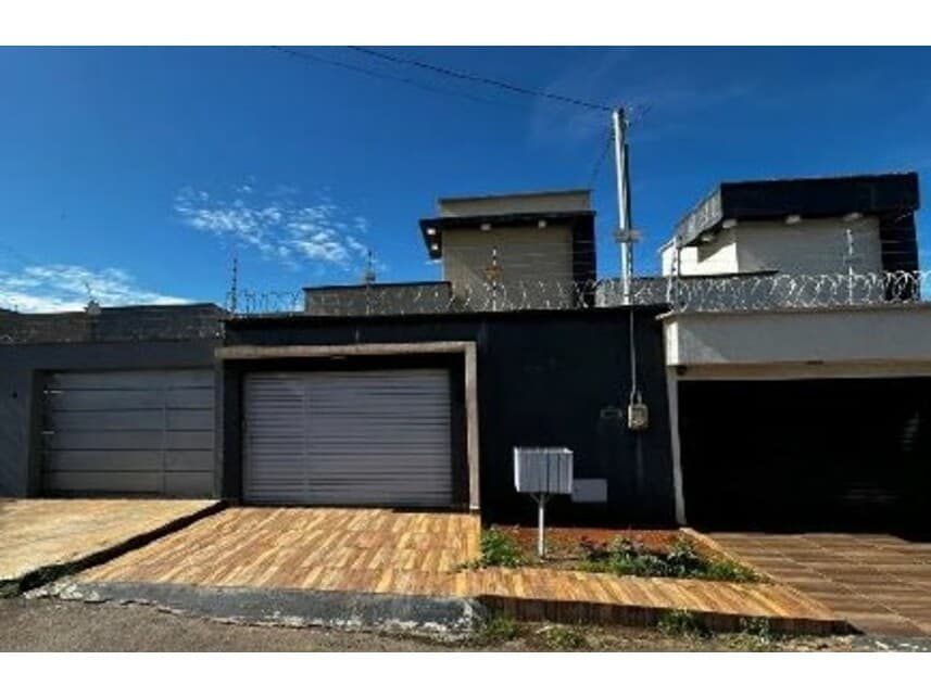 Casa em leilão em Trindade - GO — Casa à venda em leilão
